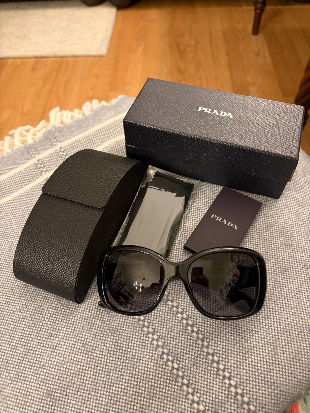 Prada sunglasses. Like new